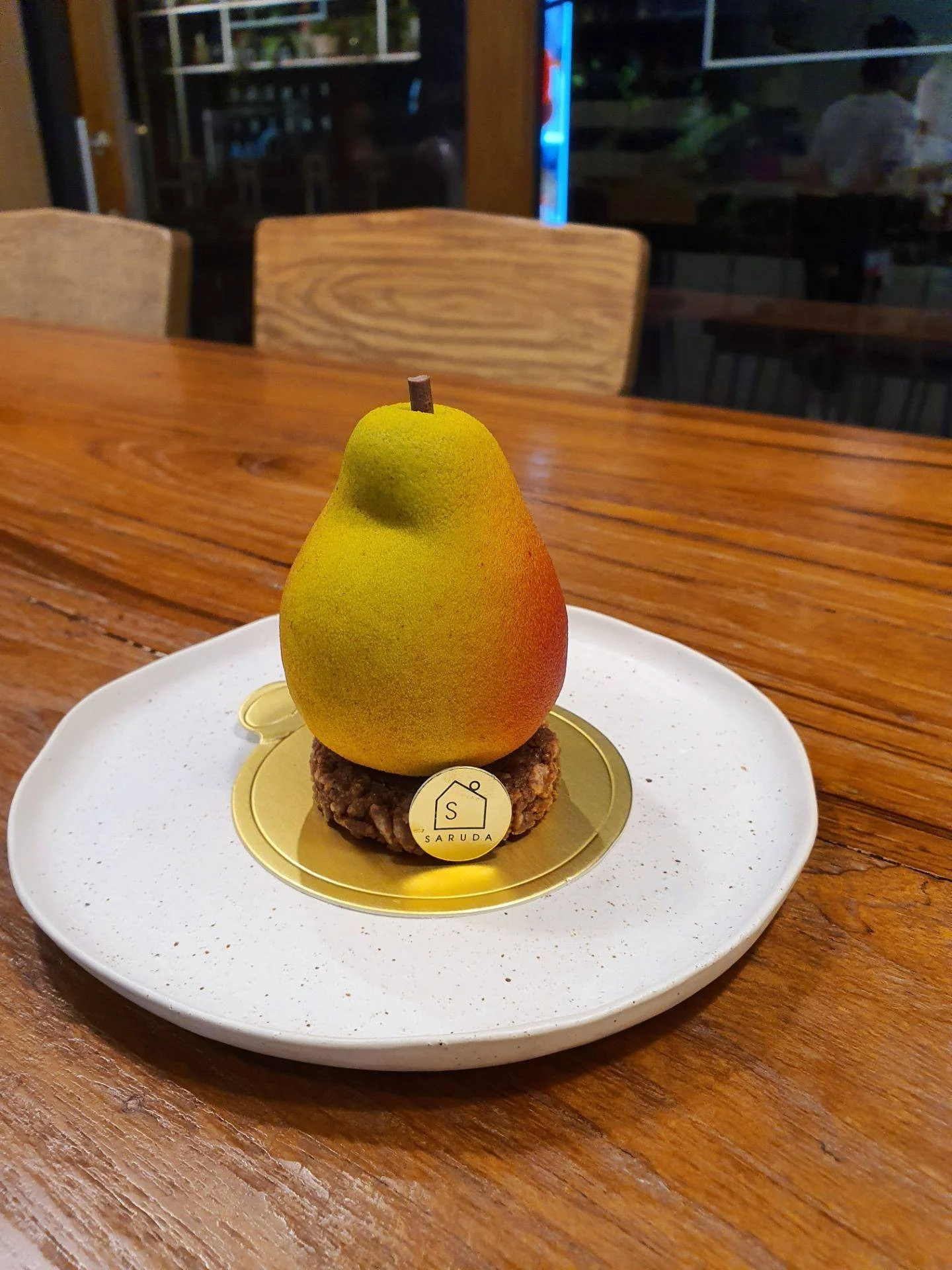 Williams Pear: เค้กแพร์ที่สวยงามราวกับผลไม้จริง BY Saruda Pastry